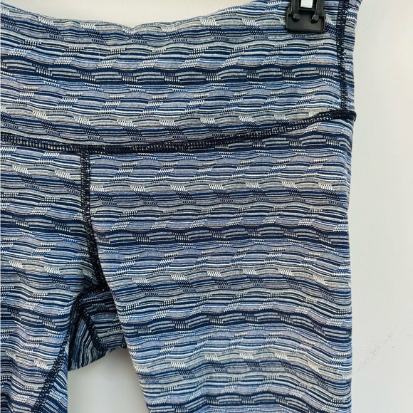 Lululemon Cropped leggings Blue Pattern W8 - Picture 2 of 7